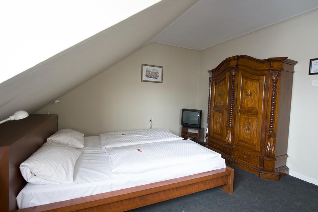 Hotel Continental Saarbrücken Szoba fotó